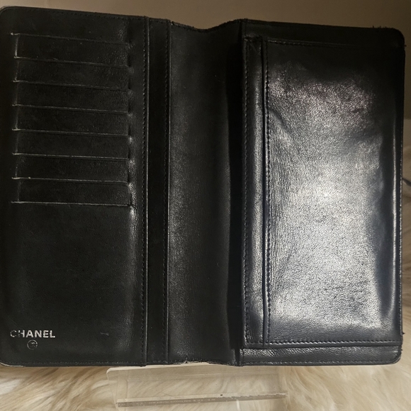 AUTHENTIC lucky charm CHANEL long bifold wallet w/authentication hologram - Picture 3 of 7